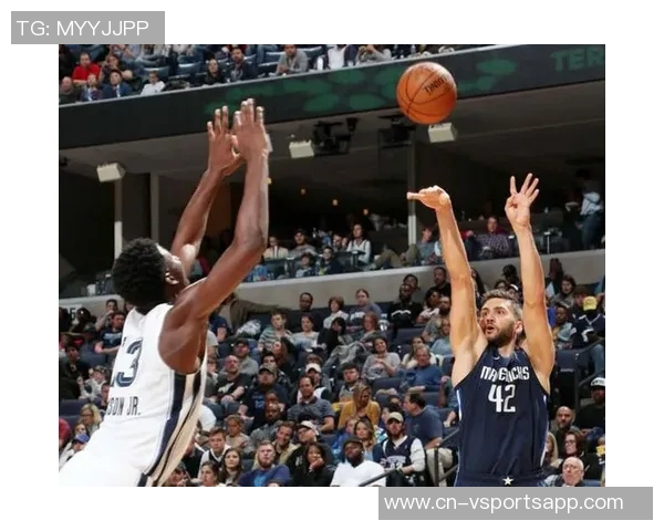 鲍威尔强调战术灵活性与多样性以创造更多进攻机会